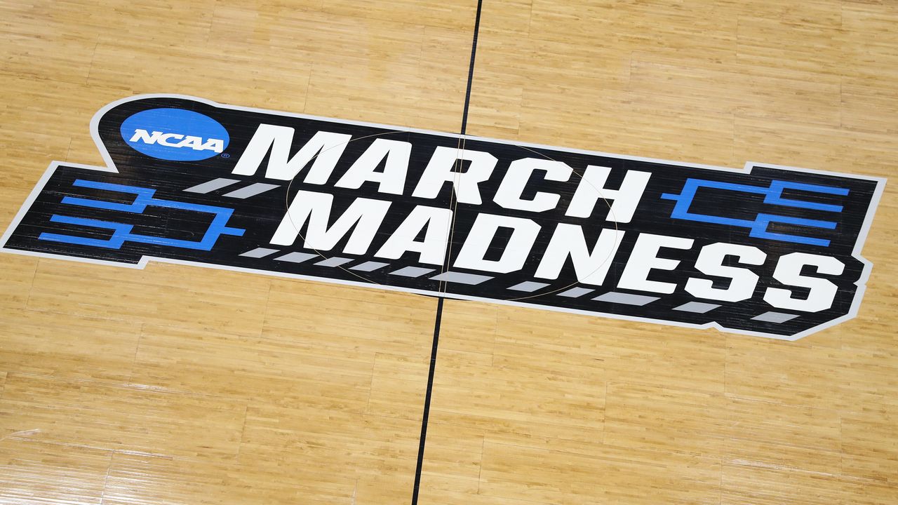Load video: March Madness : One of UVA&#39;s Biggest Plays in Intel&#39;s True View